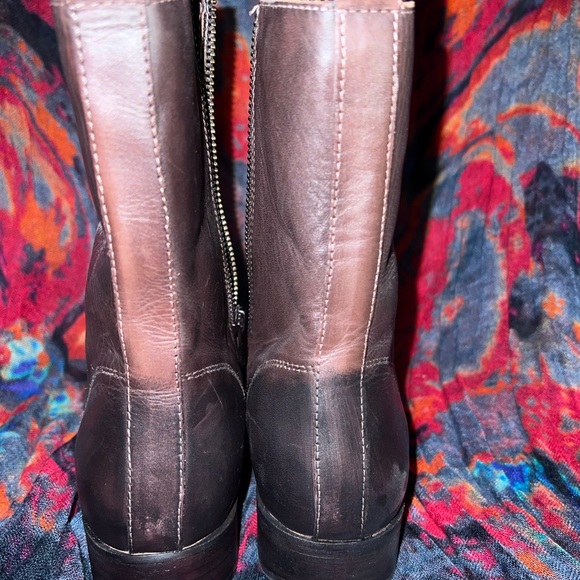 Beautiful Vintage Foundry Co. brown leather boots. - Picture 5 of 5
